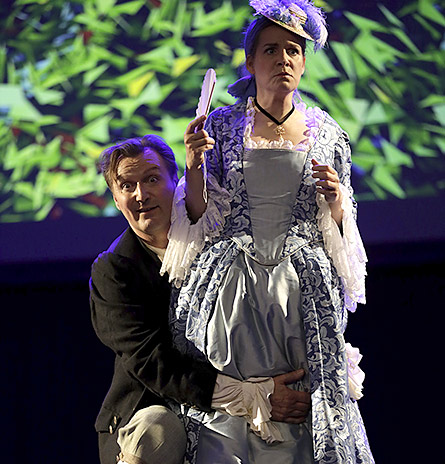 Rolf A. Scheider als Figaro mit Franka Kraneis' © Paul Leclaire.